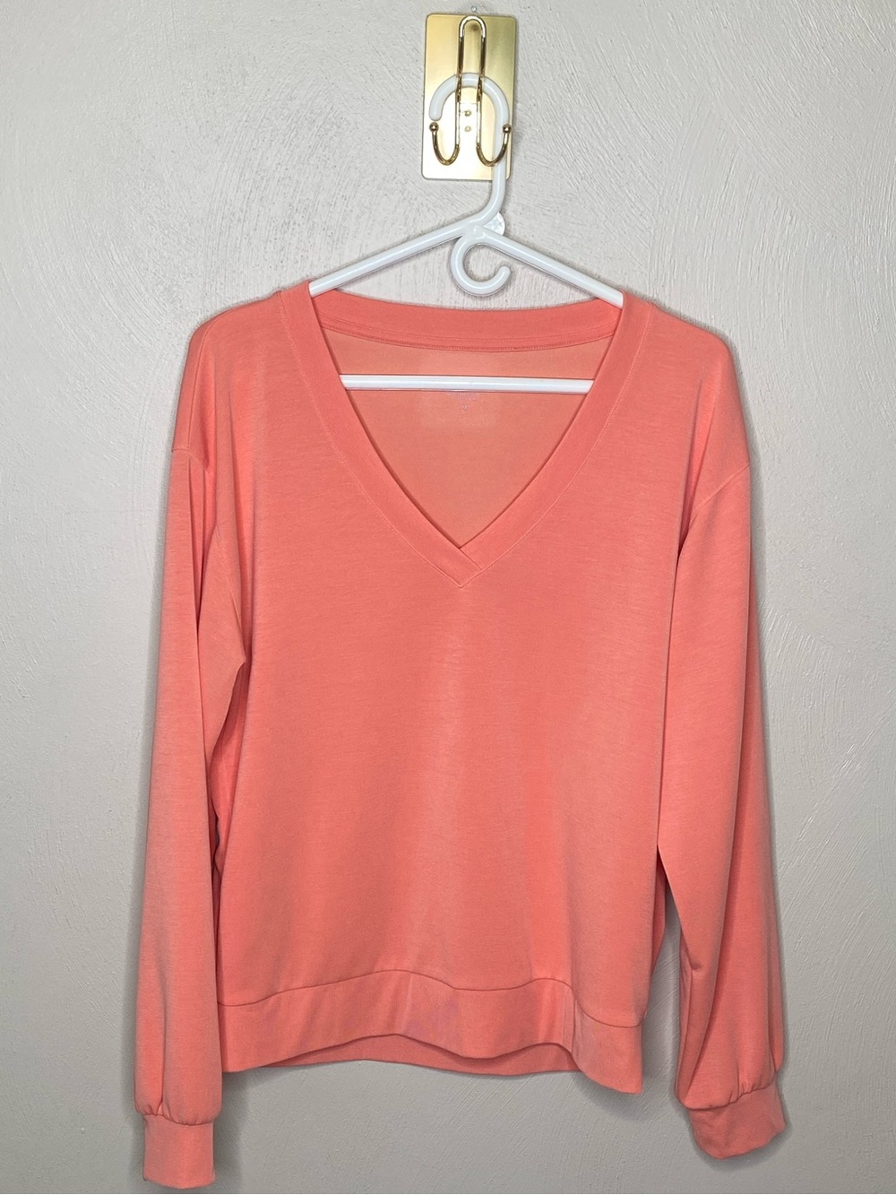 ATHLETA Coral V-Neck Long Sleeve Pullover Sweatshirt size medium - Soft & Cozy